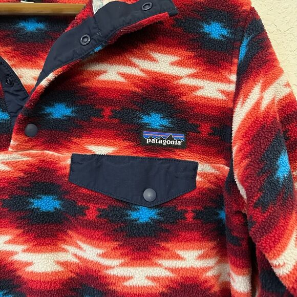 PATAGONIA Synchilla W's Snap-T Pullover Fleece in Red Wild Desert Aztec - Picture 3 of 9